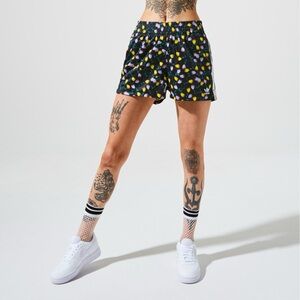 adidas Originals Allover Print Women
Trefoil Floral Shorts, sz Small